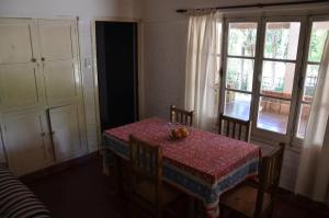 a dining room with a table and chairs and a window at Rios libres in Potrerillos