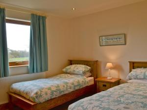 a bedroom with two beds and a window at Bramble in Orby