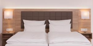 Postel nebo postele na pokoji v ubytování Hotel Frisia