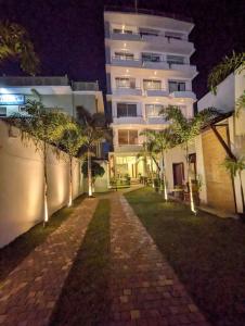 Κήπος έξω από το Hotel Marine at Negombo Beach