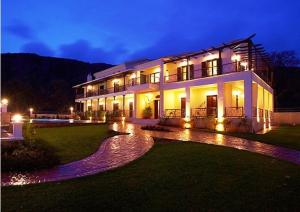 a large house at night with lights on it at Guesthouse Michobeis in Kamarína