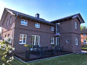 Budova, kde se apartmán nachází + 26 fotografií