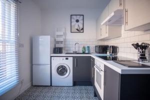 Kuchyň nebo kuchyňský kout v ubytování Cosy 1 Bed Apartment in the heart of Norwich