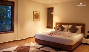 Crystal Suites客房内的一张或多张床位