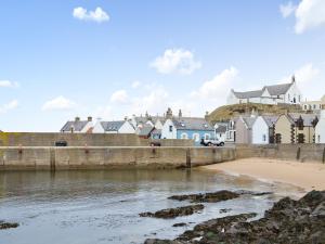 a view of a town with a beach and houses at The Boathouse in Findochty