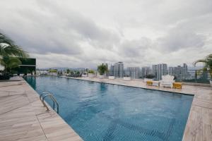 a large swimming pool on top of a building at Dorsett Hartamas KL with BathTub near MITEC MontKiara Publika in Kuala Lumpur