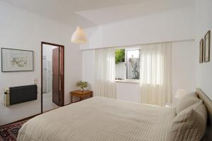 En eller flere senge i et værelse på Villa Camena, private pool, sea view, residential area outside of the village Praia da Luz + 17 billeder