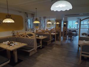 a restaurant with tables and chairs and lights at Ferienappartement Gutshof in Hohenwarth