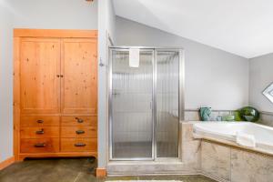 Ένα μπάνιο στο Pacific City Ocean Front Escape +16 φωτογραφίες