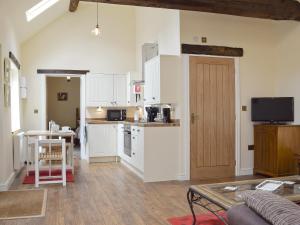 A kitchen or kitchenette at The Smithy