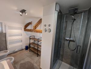 Koupelna v ubytování Ferienhaus Eichhof, Garlstorf - Lüneburger Heide + 70 fotografií