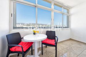 a white table with two chairs and a window at Apartamento Los Molinos in Playa del Ingles