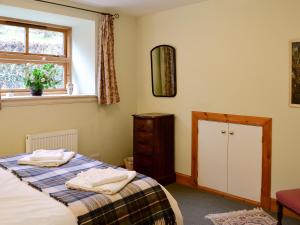 a bedroom with a bed and a window at The Granary in Lanton