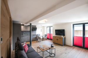 a living room with a couch and a table at Ferienwohnung im Chaletstil Ährenglück 70 qm Wellness Fitness Sauna Bergrödelhof in Feilitzsch