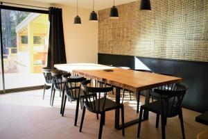 Reštaurácia alebo iné gastronomické zariadenie v ubytovaní Gîte LES TERRASSES 3
