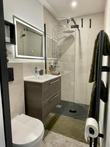 a bathroom with a toilet and a sink and a shower at Vacances paradisiaques, Plage Cannes boccacabana, studio in Cannes