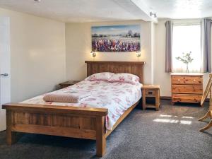 Llit o llits en una habitació de Captains Quarters - 16266