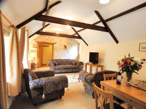 a living room with couches and a table at Bluebell Cottage - E4741 in Chipping Sodbury