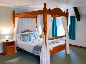 Cama ou camas em um quarto em Gingers Cottage
