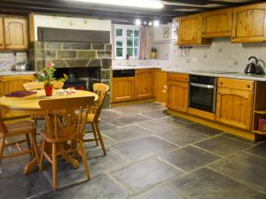 A cozinha ou cozinha compacta de Gingers Cottage