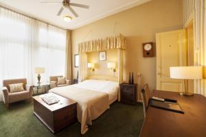 Postel nebo postele na pokoji v ubytování Hotel Dordrecht
