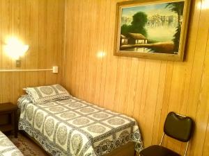 Postel nebo postele na pokoji v ubytování Hotel Di Maurier + 8 fotografií