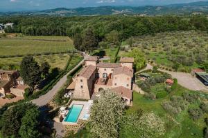 een luchtzicht op een landgoed bij Villa Pianacci in Tavarnelle in Val di Pesa