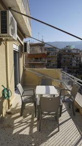 En balkong eller terrass på Όμορφο διαμέρισμα ρετιρέ 5ου ορόφου, στου Zografou