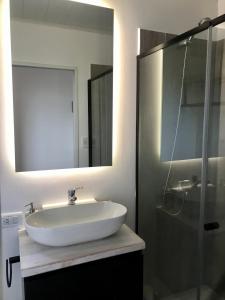 Ένα μπάνιο στο Terrazas Suites Cabañas Boutique
