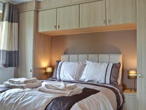 a bedroom with a bed with towels on it at Hillside View in Llandrindod Wells