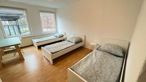 Posezení v ubytování 7 Betten Apartment Messewohnung Monteurwohnung im Stadtzentrum