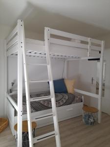 Posteľ alebo postele v izbe v ubytovaní Chez Isabelle et Virgile Bel appartement, avec vues, à 50m de la plage