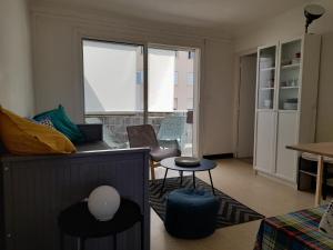 Posedenie v ubytovaní Chez Isabelle et Virgile Bel appartement, avec vues, à 50m de la plage