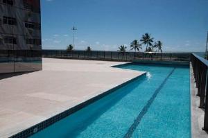 Bazén v ubytování Flat Beira Mar Boa Viagem- Beach Class Internacional nebo v jeho okolí