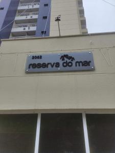 a sign on the side of a building at RESERVA DO MAR in Bertioga