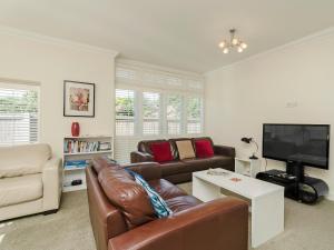 a living room with a couch and a tv at Owls Croft - 27898 in Broadstairs