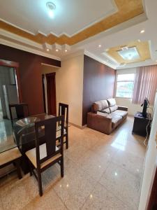 Χώρος καθιστικού στο Apto 2 quarto completo com vaga centro contagem