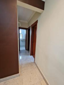 an empty hallway with a door and a room at apartamento completo in Contagem