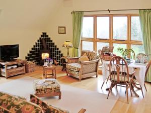 a living room filled with furniture and a fireplace at Baldash Lodge in Branscombe