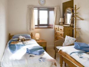 a bedroom with two twin beds and a window at Sea View in Shilbottle