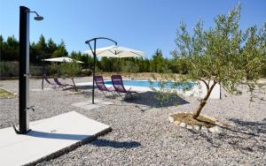 Bazén v ubytování Villa Natura Makarska nebo v jeho okolí