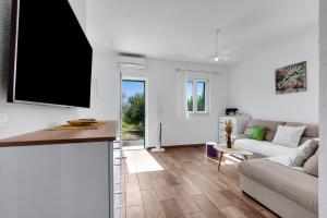 TV a/nebo společenská místnost v ubytování Villa Natura Makarska