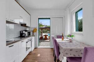Kuchyň nebo kuchyňský kout v ubytování Villa Natura Makarska