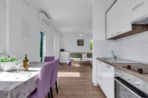 Kuchyň nebo kuchyňský kout v ubytování Villa Natura Makarska