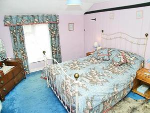 a bedroom with a bed and a dresser and a window at Bay House in Sculthorpe
