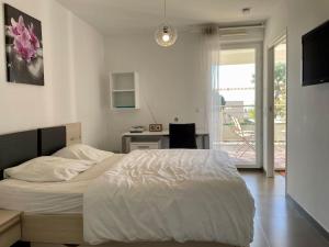 Posteľ alebo postele v izbe v ubytovaní 17 - Appartement neuf, parking terrasse et jolie vue