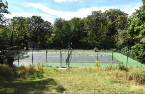 Tennis eller squash på eller i nærheten av Eglentine