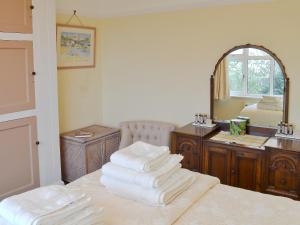 a room with a bed with a vanity and a mirror at Bryn Tor - The Gardeners House in Bolsover