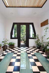 a room with a black and white checkered floor at Unique 2bedroom PH in Mexico City