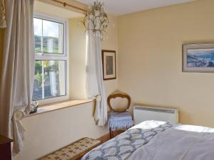 Säng eller sängar i ett rum på Lilac Cottage